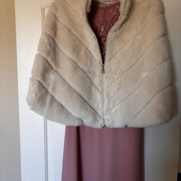 Fur Cape Wedding, Prom, Party, Christmas, Anniversary, Wrap, Elegant, Cozy, Warm - Picture 3 of 4
